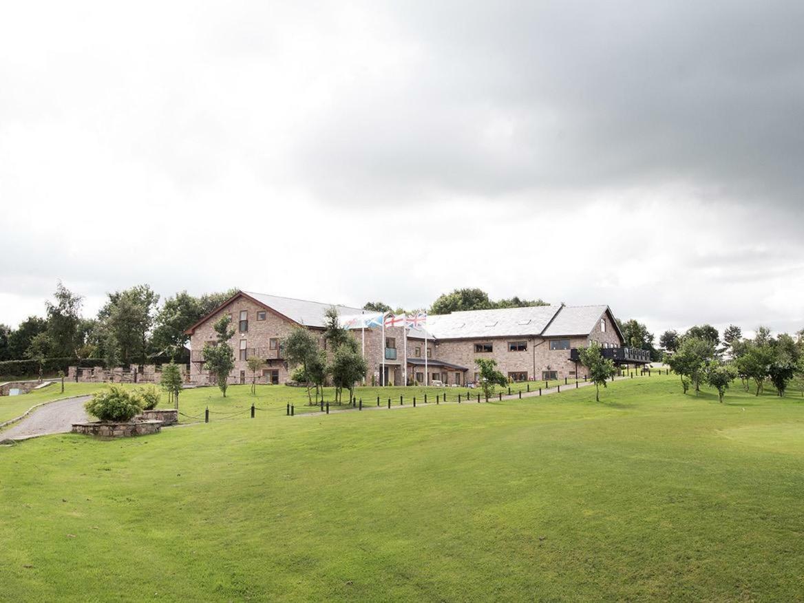 Oak Royal Hotel, Golf And Country Club Chorley  Exterior photo